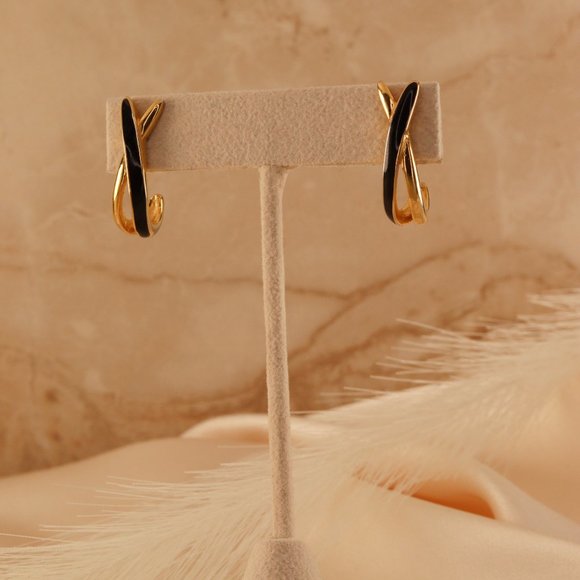 SOLD Vintage Black and Gold Trifari Pierced Earrings - Picture 6 of 10